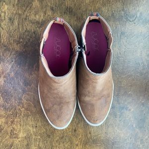 Barely Worn Women’s Sneakers